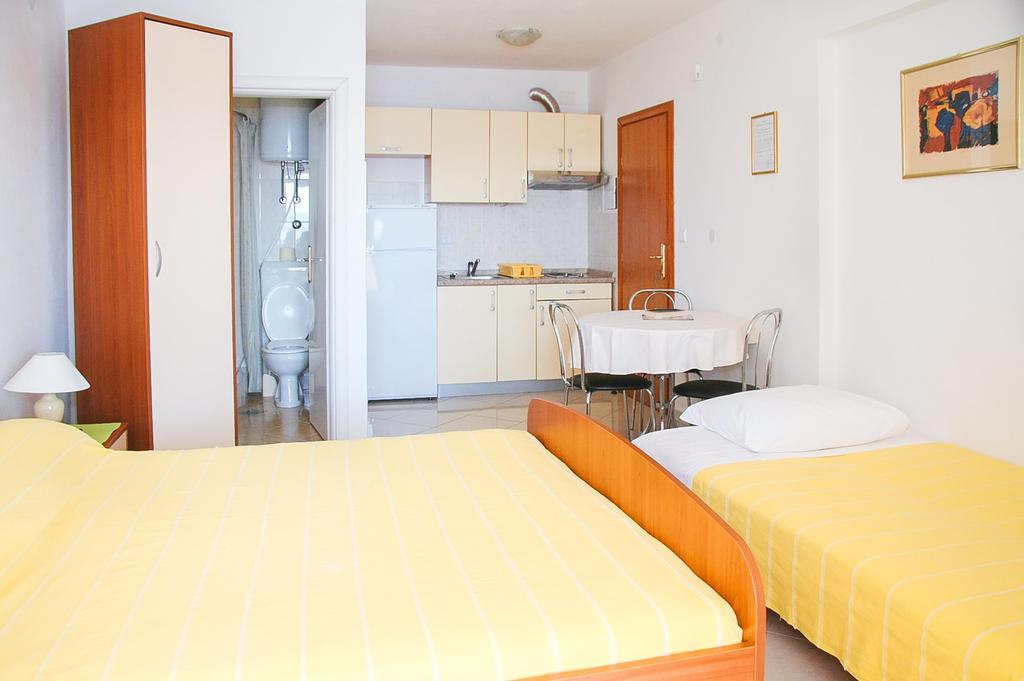 Apartment Dada Omis